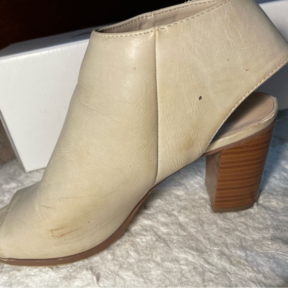 Call it Spring Ankle Bootie in Size 6.5 in light beige - Picture 4 of 9